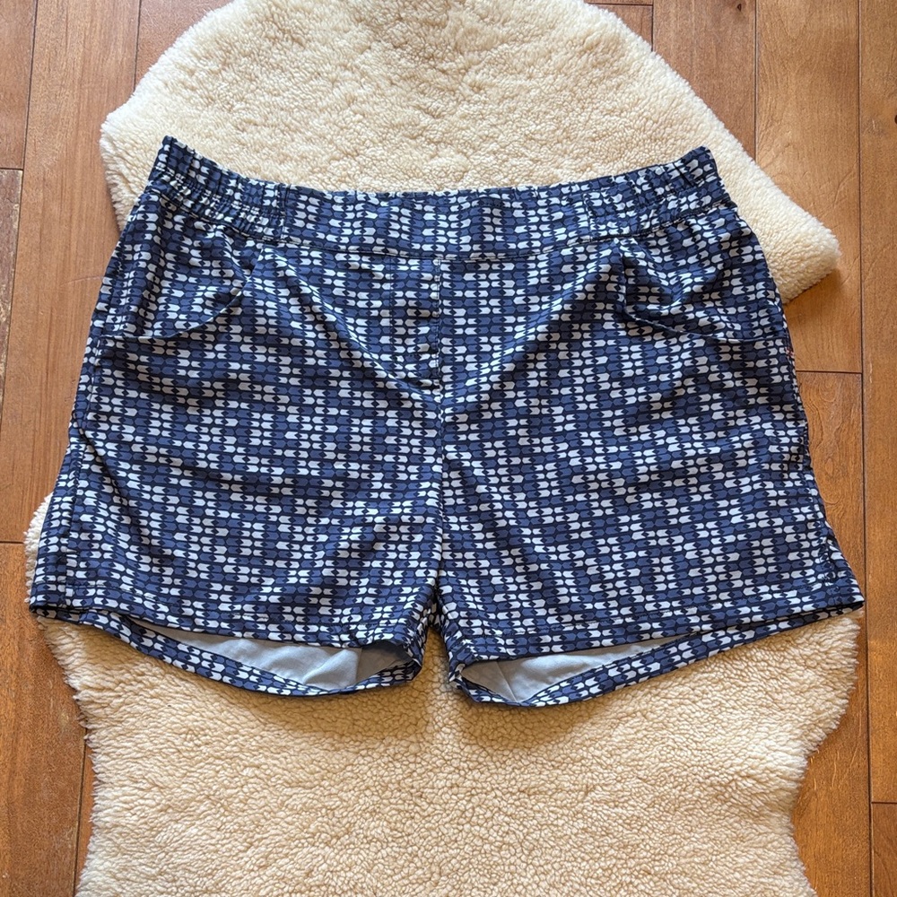 Toad&Co Jetlite shorts, blue and gray geo pattern, women’s large